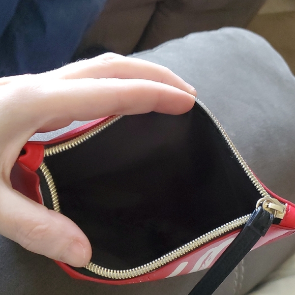 Victoria’s Secret Red XOXO Wristlet Zip Pouch NWOT - Picture 5 of 6